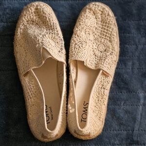 TOMS Women's Beige Crochet Flats Size 9